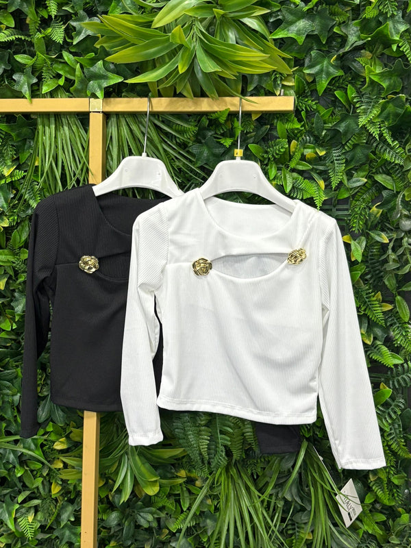 Maglia scollo fiore